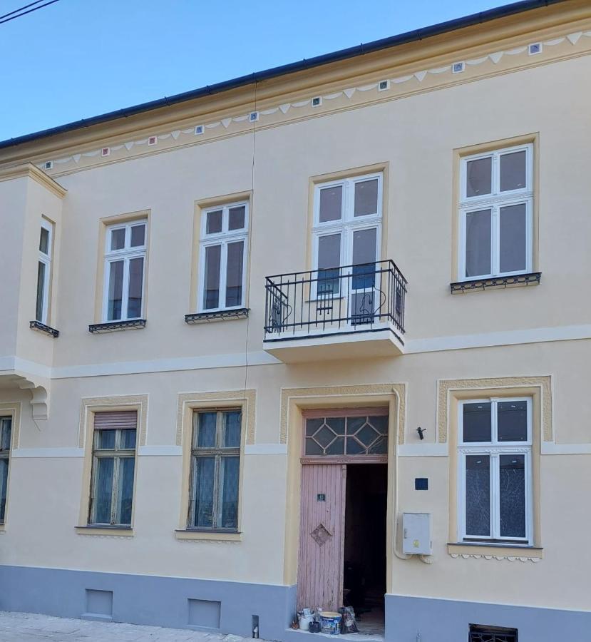 Ara Modern Apartament Oradea Exterior foto